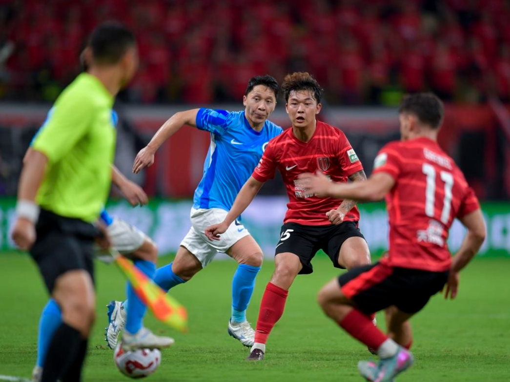 爱游戏官方网站-成都蓉城训练开放日；今晨止住颓势引欢呼；国王杯在即；训练强度明显提升(中方对荷兰经济大臣言论不满)